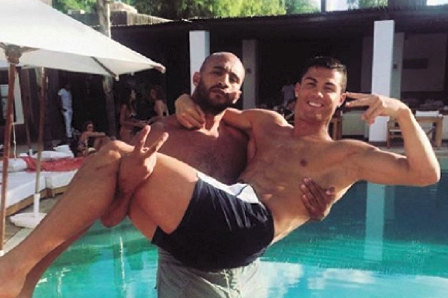 El futbolista Ronaldo y Badr Hari: Somos novios
